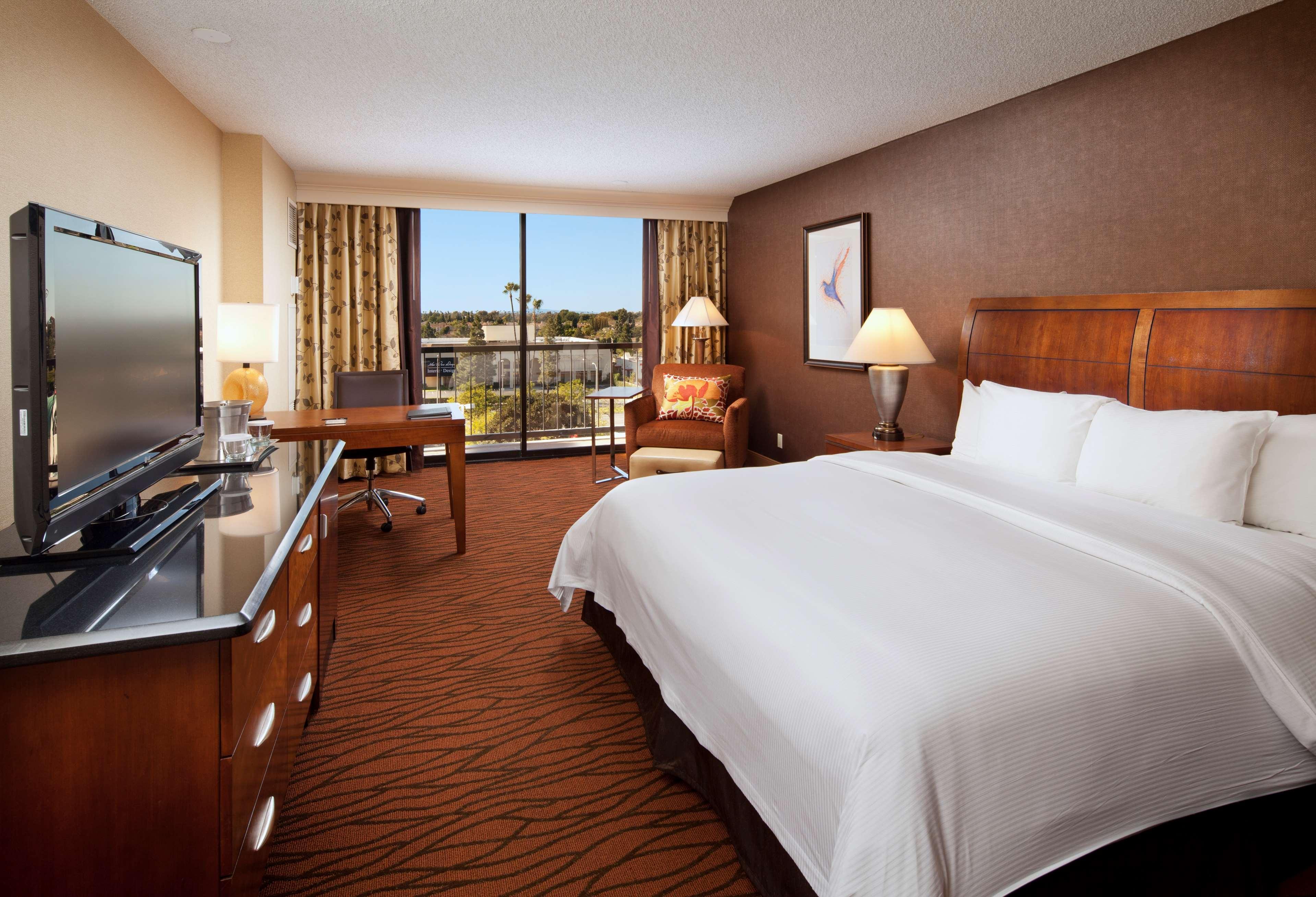 Hotel Hilton Orange County/Costa Mesa Esterno foto