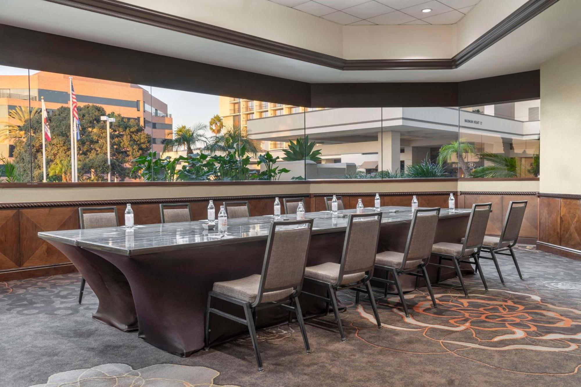 Hotel Hilton Orange County/Costa Mesa Esterno foto