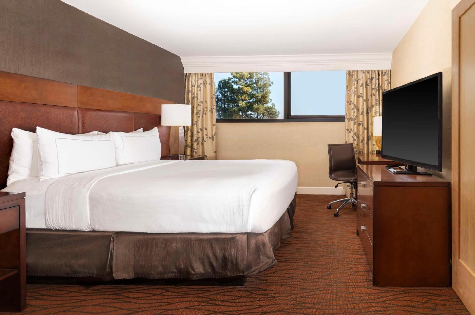 Hotel Hilton Orange County/Costa Mesa Esterno foto