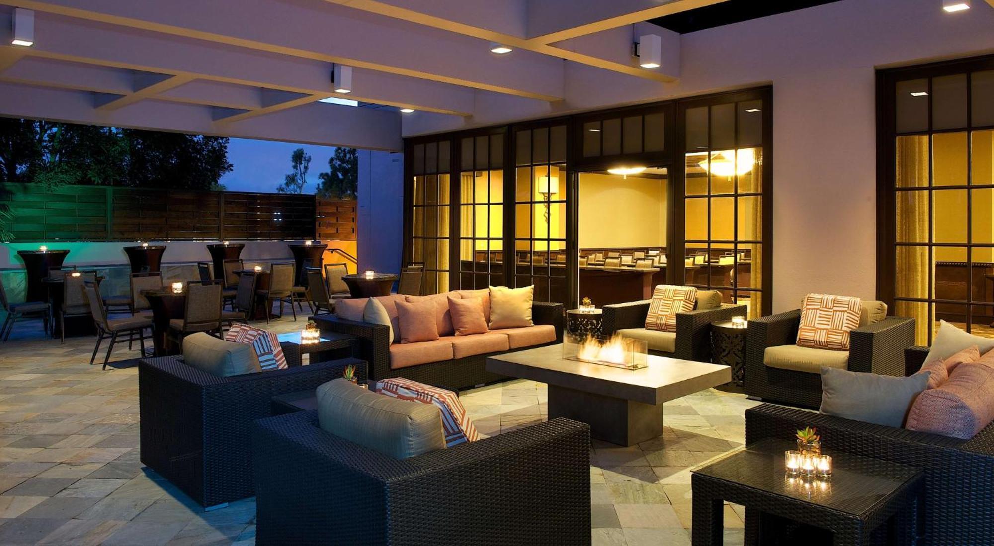 Hotel Hilton Orange County/Costa Mesa Esterno foto