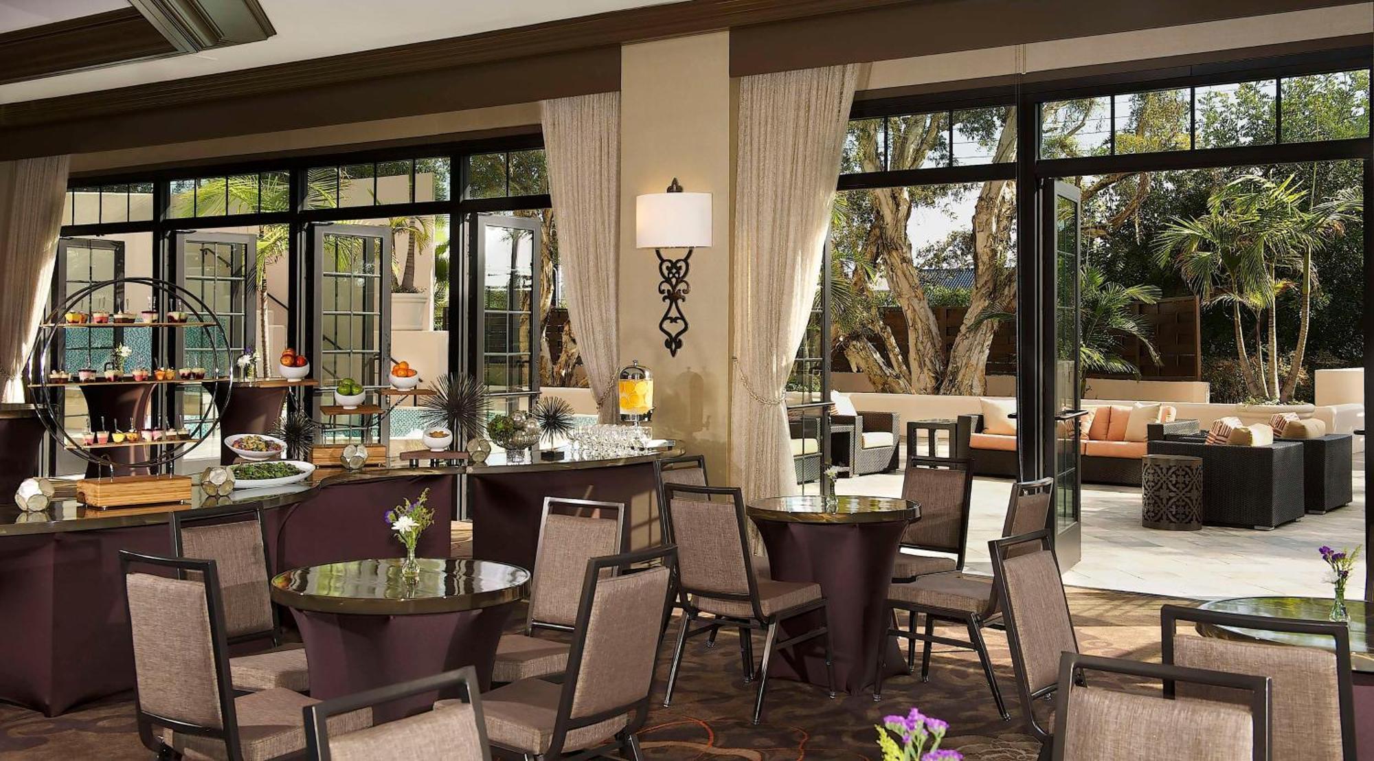 Hotel Hilton Orange County/Costa Mesa Esterno foto